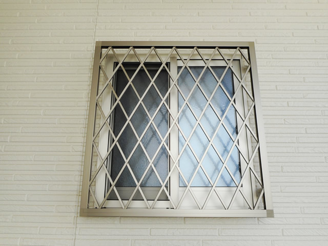 窓の防犯対策　ヒシクロス面格子　名古屋市天白区